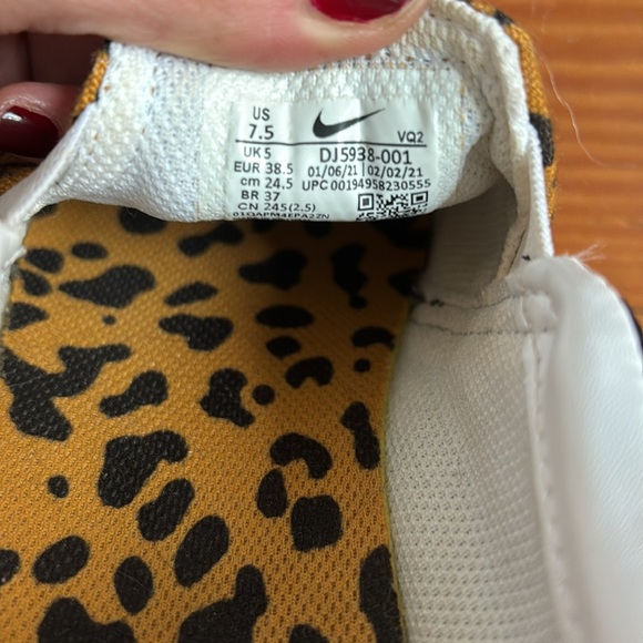 Nike slip on sneakers, size 7.5 - Picture 4 of 4